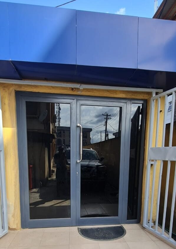 Hinge Door — view 3