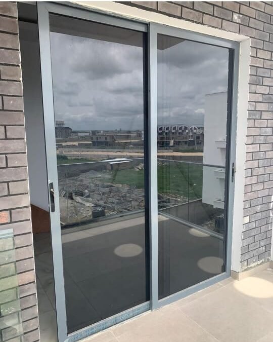 Sliding Door — view 3