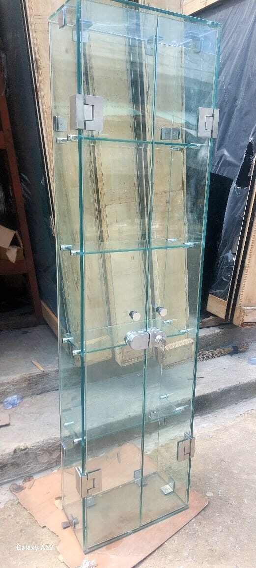 Display Glass / Partition — view 3